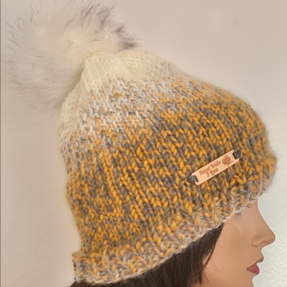 Hand Knits 2 Love Beanie Hat Cap Ombre Pom Pom Hip main image 8